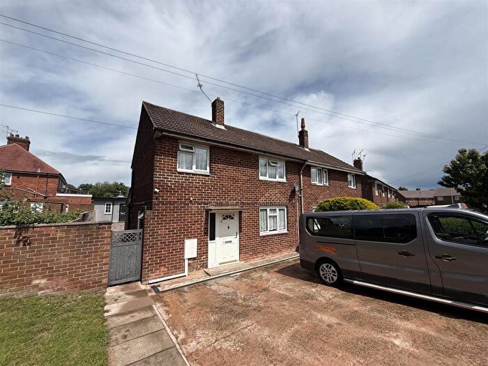 4 Bedroom Semi-Detached House For Sale In Shakespeare Road, Burton Upon Trent, DE14