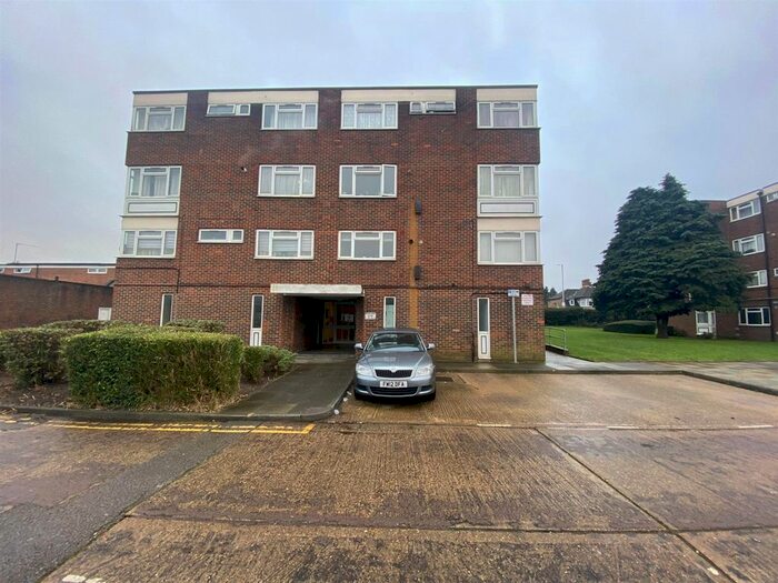 2 Bedroom Maisonette To Rent In Black Rod Close, Hayes, UB3