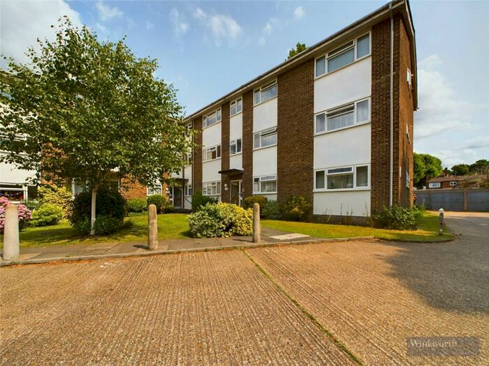 2 Bedroom Apartment To Rent In Lovelace Gardens, Surbiton, KT6