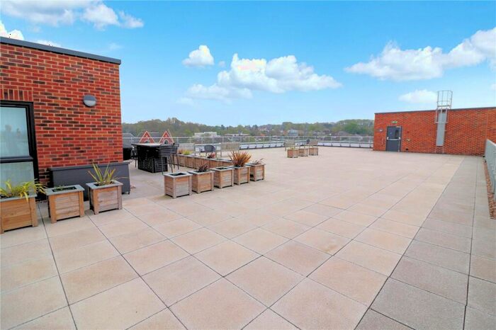 2 Bedroom Flat For Sale In Luna St. James, St. James Road, Brentwood, Essex, CM14