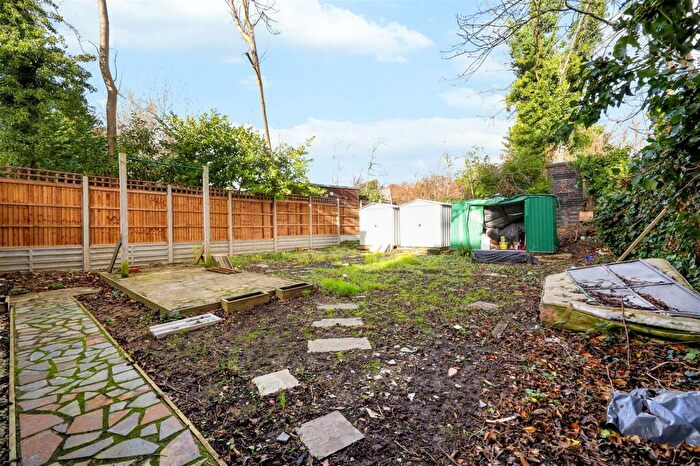 2 Bedroom Flat To Rent In Chatsworth Road, London, NW2