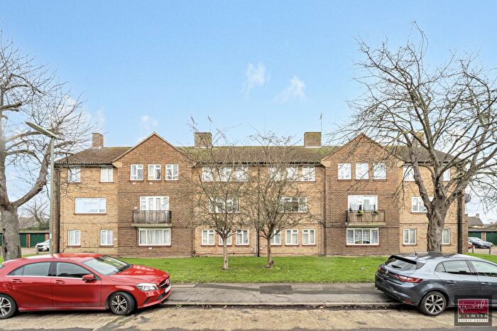3 Bedroom Maisonette For Sale In St. Annes Avenue, Stanwell, TW19