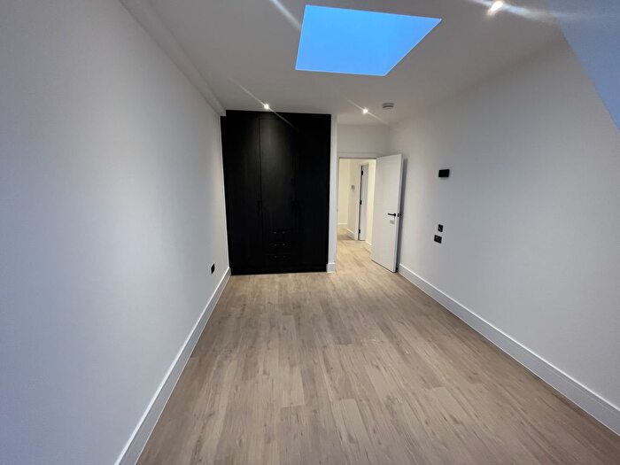 2 Bedroom Flat To Rent In Alberon Gardens, London, NW11