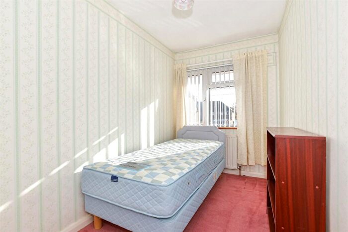 3 Bedroom End Of Terrace House For Sale In Lubbock Close, Maidstone, Kent, ME15