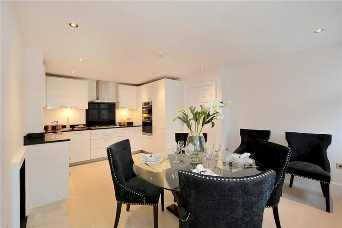 3 Bedroom Flat To Rent In Montagu Square, Marylebone, London, W1H