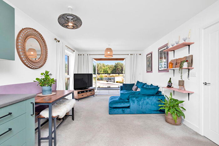 2 Bedroom Apartment For Sale In Douglas Court, Bordon, GU35