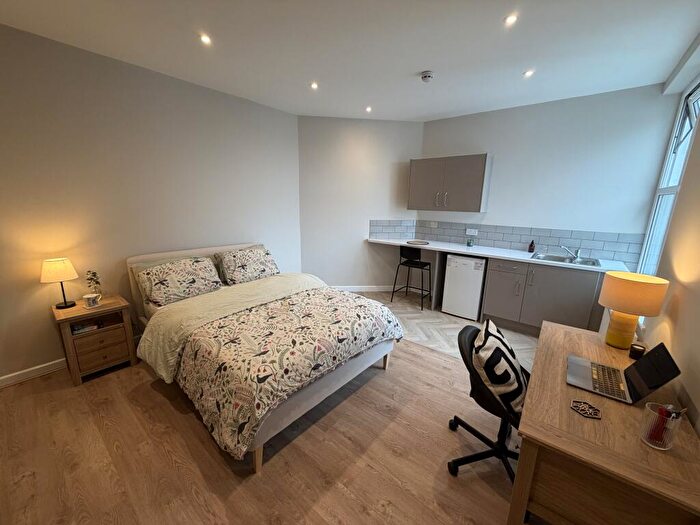 1 Bedroom Flat To Rent In Hathersage Road, Manchester, M13