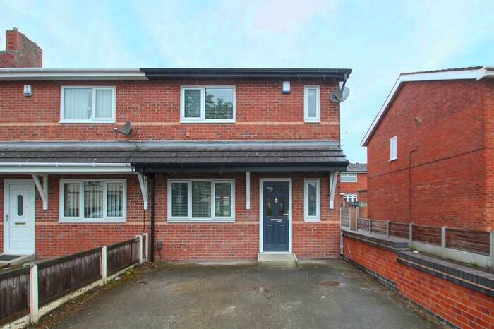 3 Bedroom Semi-Detached House To Rent In Fiddlers Lane, Irlam, Manchester, M44