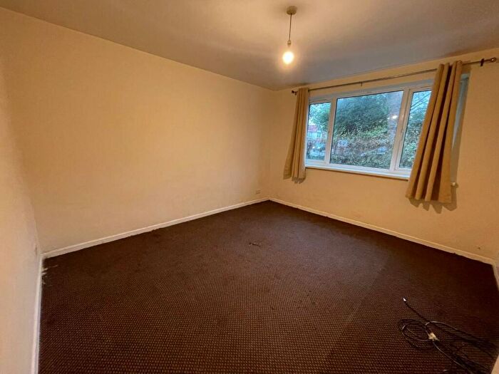 1 Bedroom Flat To Rent In Brantingham Road, Manchester, M16