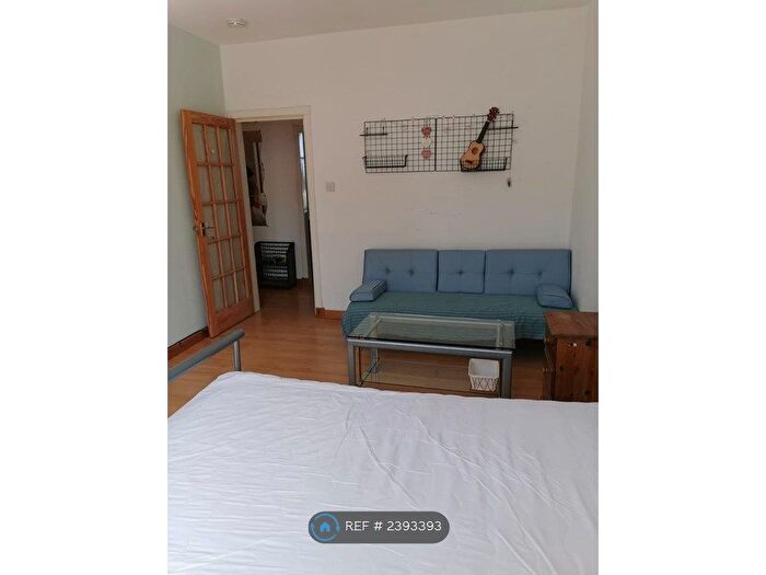 2 Bedroom Flat To Rent In Cowane Street, Stirling, FK8