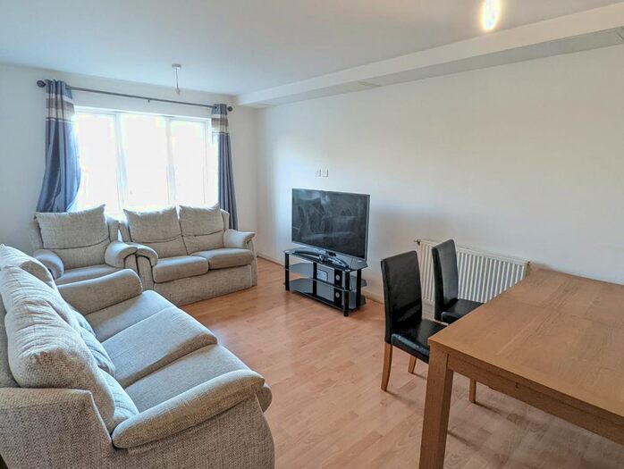 2 Bedroom Flat To Rent In Centurion House, Hayes, Greater London, UB3
