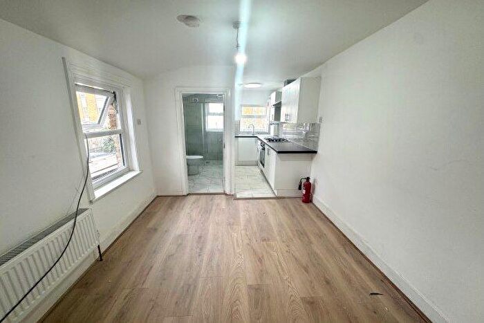 2 Bedroom Flat To Rent In Braemar Road, London, E13