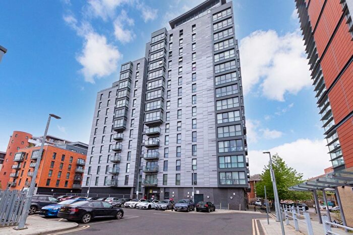 2 Bedroom Flat For Sale In Railway Terrace, Slough, SL2
