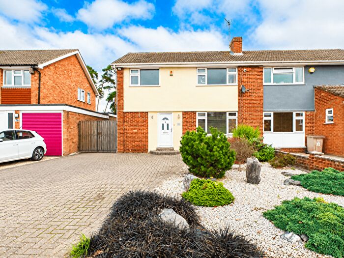 4 Bedroom Semi Detached House For Sale In Antrim Road, Woodley, RG5