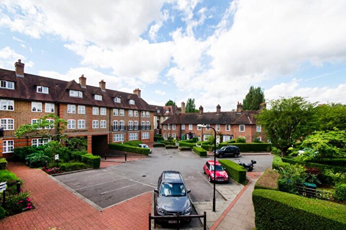 2 Bedroom Flat To Rent In Heathview Court, Corringway, Hampstead Garden Suburb, NW11
