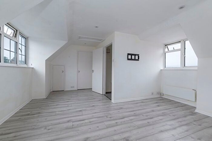 2 Bedroom Flat For Sale In High Street, Wadhurst, TN5