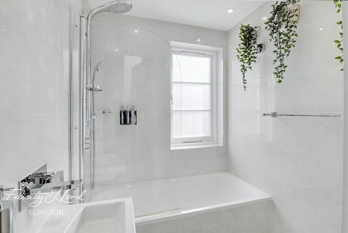 2 Bedroom Apartment To Rent In Branch Place, London, N1