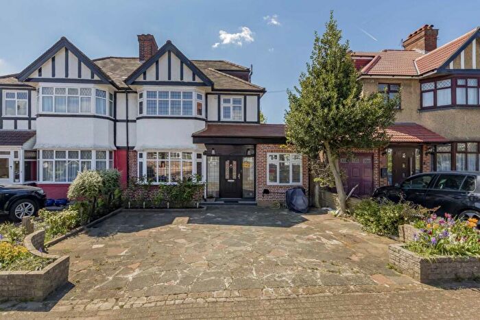 5 Bedroom Semi-Detached House To Rent In Rossdale Drive, London, NW9