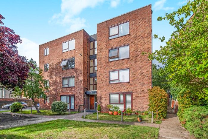 1 Bedroom Flat To Rent In Grangewood, - Upper Richmond Road, SW15