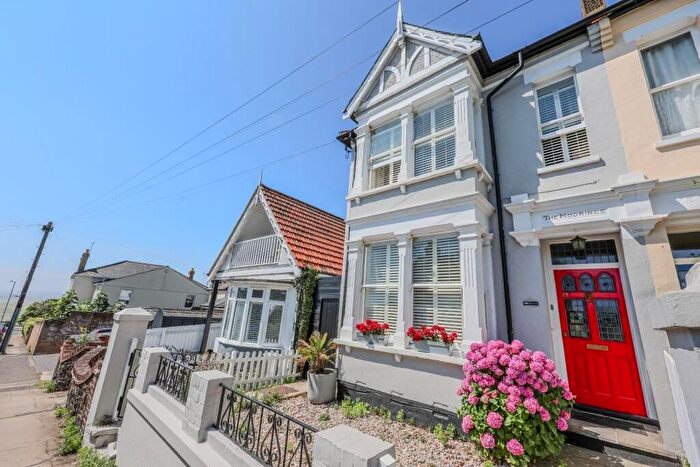 3 Bedroom Detached House To Rent In Avenue Road, Leigh-On-Sea, SS9