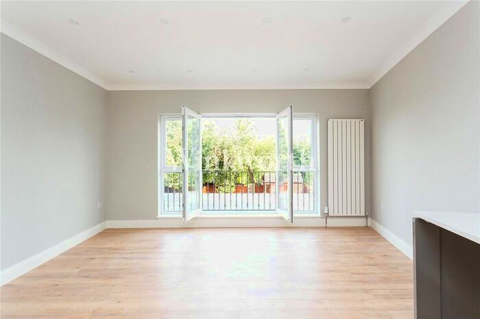 3 Bedroom Flat To Rent In Wentworth Gardens, London, N13