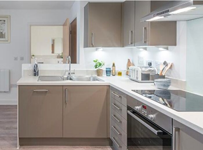 2 Bedroom Flat To Rent In Holmbush Mews, The Green, RH12