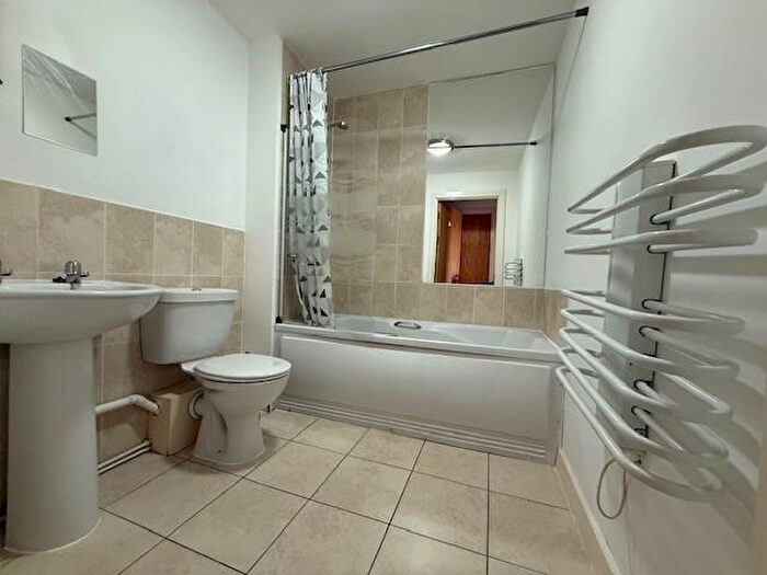 1 Bedroom Flat To Rent In Otley Road, Bradford, BD3