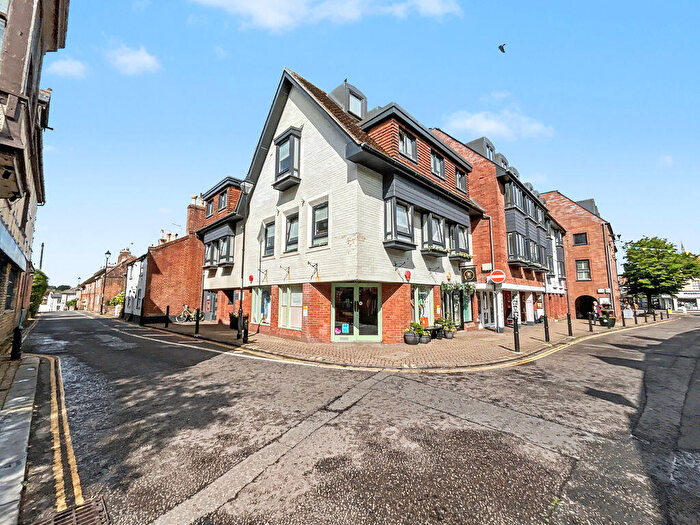 2 Bedroom Flat For Sale In Town Centre, Christchurch, BH23