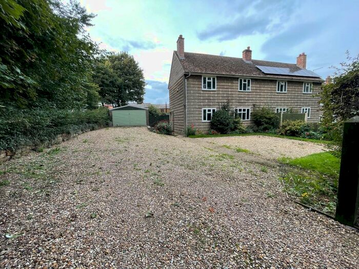 3 Bedroom Semi-Detached House For Sale In Scalford Road, Eastwell, Melton Mowbray, LE14