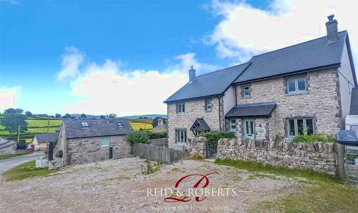 3 Bedroom Semi-Detached House For Sale In Rhes Y Cae, Flintshire, CH8