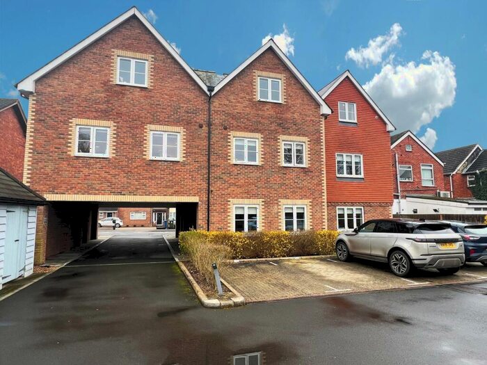 2 Bedroom Flat To Rent In Langdon Court, Sandhurst, GU47