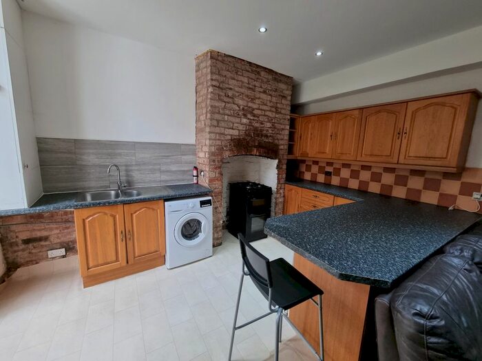 4 Bedroom End Of Terrace House To Rent In Carlton Avenue, Rusholme, Manchester, M14