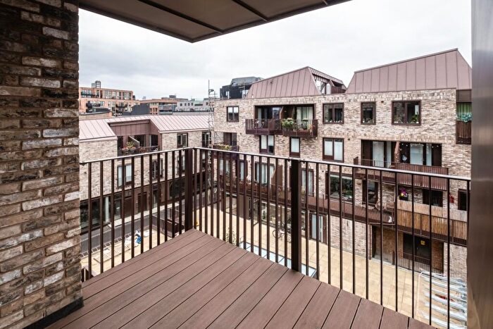 2 Bedroom Flat To Rent In Gransden Avenue Hackney, E8