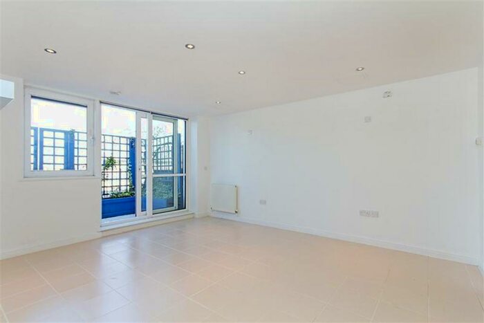 3 Bedroom Apartment To Rent In Hacon Square, Richmond Road, E8