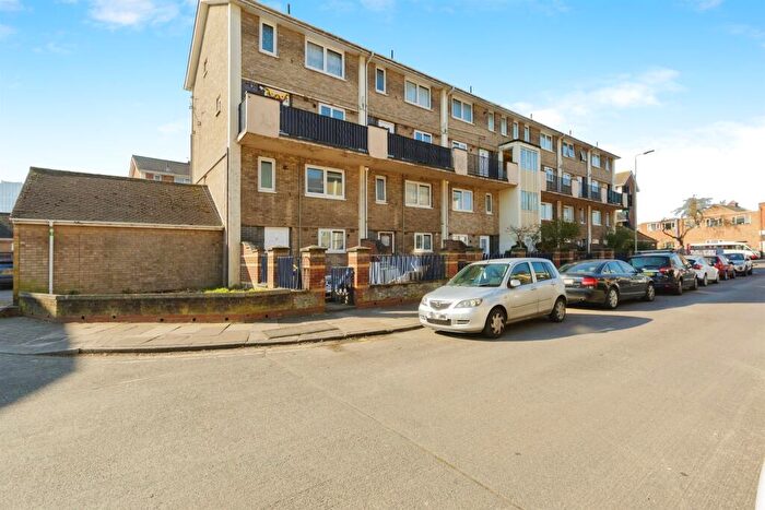 2 Bedroom Maisonette For Sale In Montreal Road, Leicester, LE1