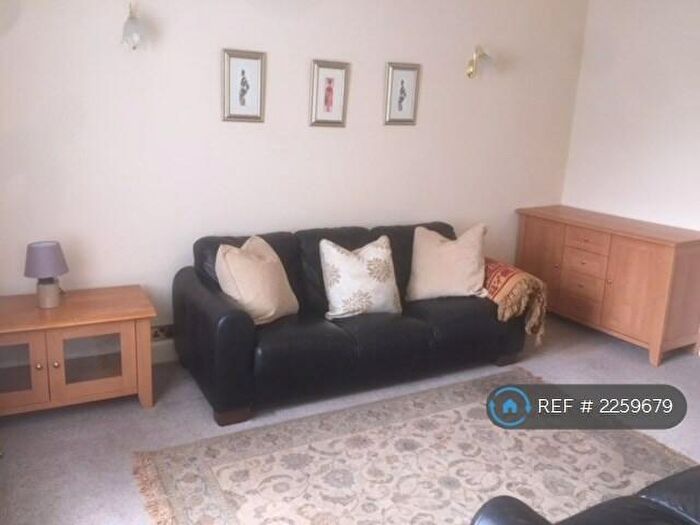 2 Bedroom Flat To Rent In School Drive, Aberdeen, AB24