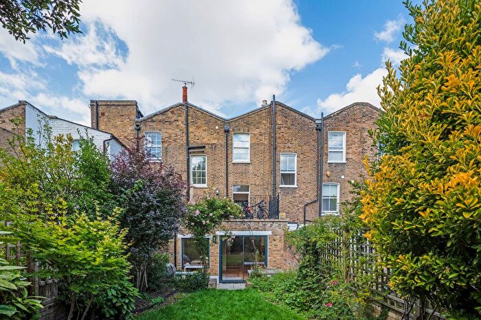 3 Bedroom Terraced House To Rent In Lawford Road, London, N1