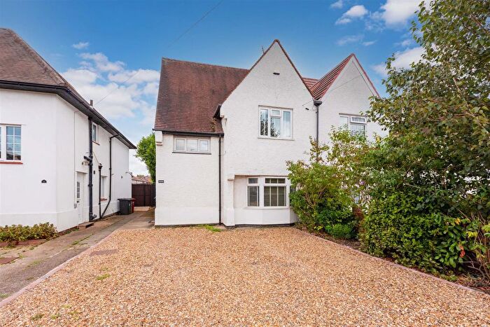 3 Bedroom Semi-Detached House For Sale In St. Andrews Way, Cippenham, Slough, SL1