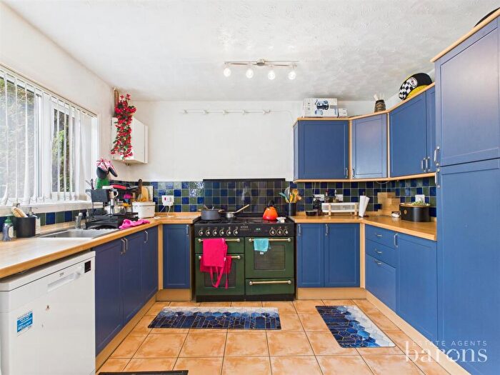 3 Bedroom End Of Terrace House For Sale In Dudley Close, Basingstoke, RG23