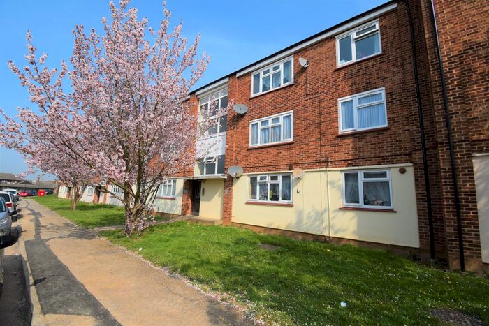 2 Bedroom Flat To Rent In Weekes Drive, Cippenham, Slough, SL1