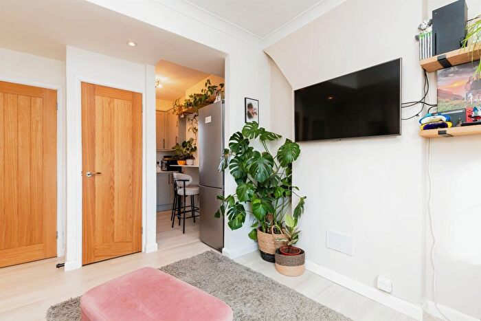 1 Bedroom Flat For Sale In Norton Way North, Letchworth Garden City, SG6