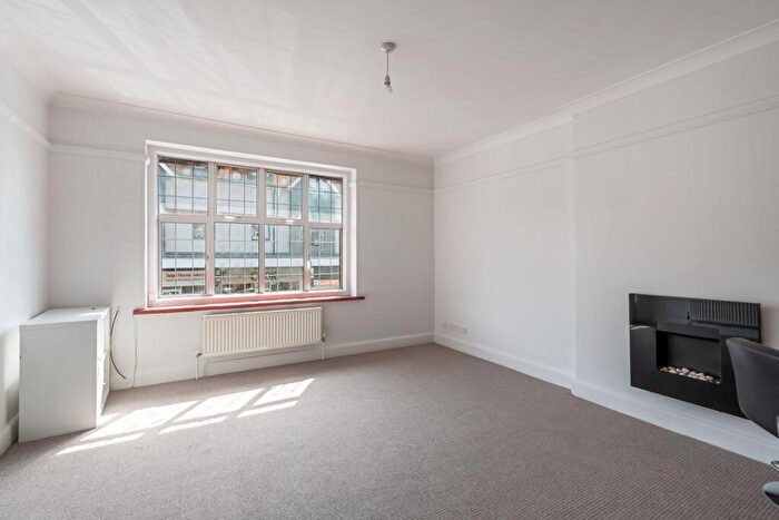 2 Bedroom Apartment To Rent In The Broadway, Cheam, SM3