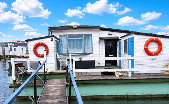 1 Bedroom Houseboat For Sale In Knight Road, Rochester, ME2