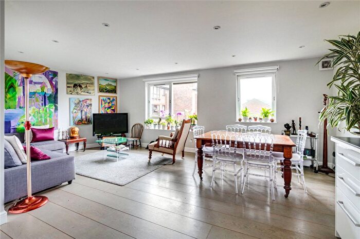 2 Bedroom Flat To Rent In Maltings Place, London, SW6