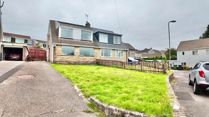 3 Bedroom Semi-Detached House To Rent In Laburnum Grove, Pontllanfraith, NP12