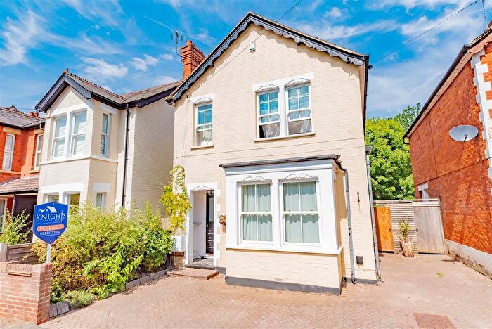 4 Bedroom Detached House For Sale In Gordon Avenue, Camberley, GU15
