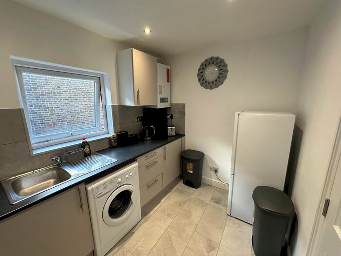 3 Bedroom Flat To Rent In Hermitage Road, London, N4