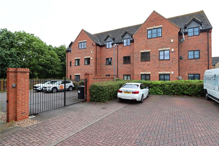 2 Bedroom Apartment For Sale In Perivale, Monkston Park, Milton Keynes, MK10