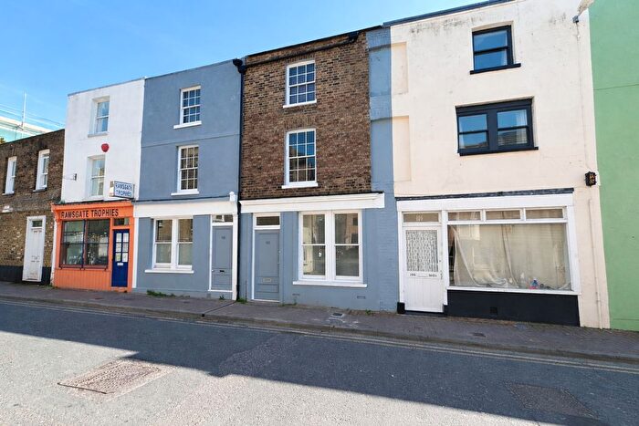 2 Bedroom Flat To Rent In King Street, Ramsgate, Kent, CT11