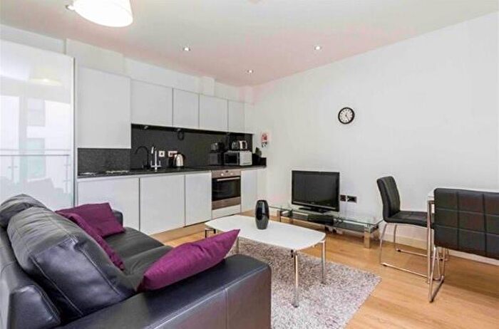 1 Bedroom Apartment To Rent In Lattice House, Alie Street Aldgate, E1